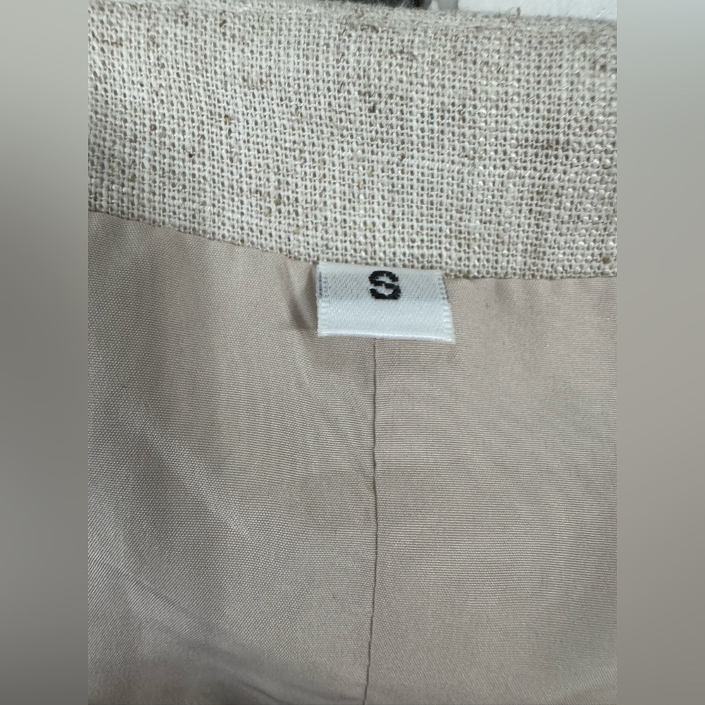 Button-Down Vest with Pockets - Picture 4 of 6